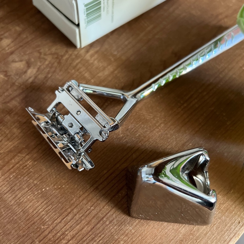 The Leaf Razor